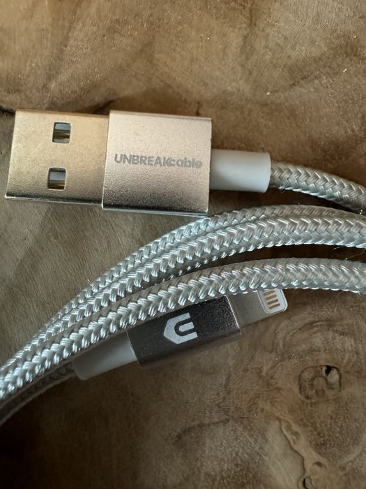 Зареждащ кабел за iPhone, iPad, Airpods UNBREAKcable