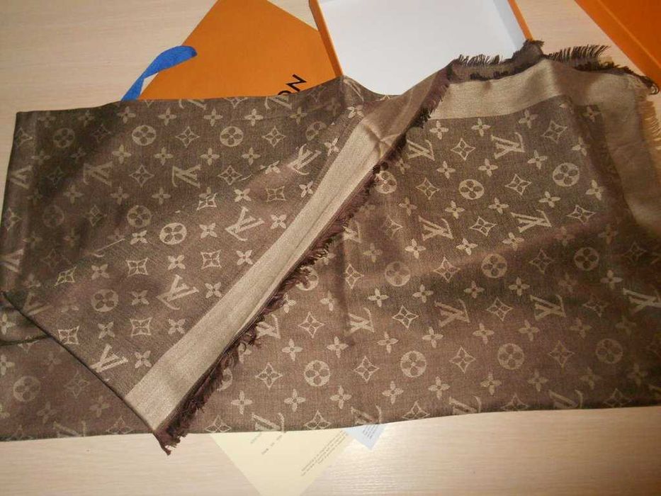 Eșarfă pentru femei Louis Vuitton 010