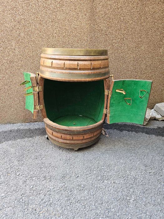 Шкаф в стил Чипъндейл