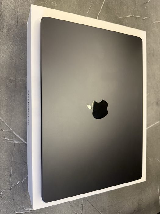 Macbook pro 14 inch M4 16/512