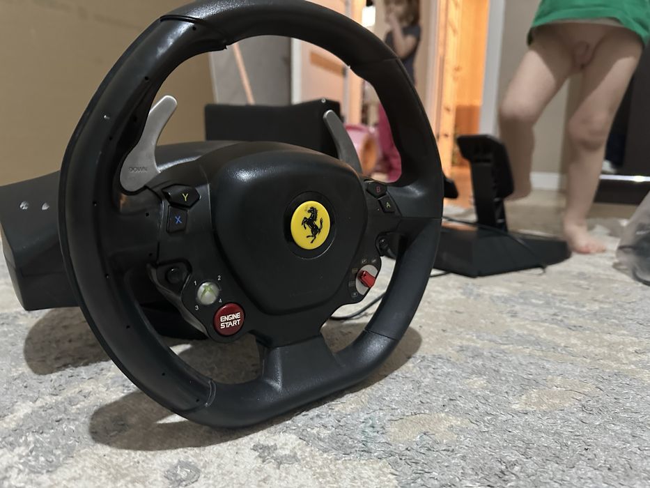 Xbox 360 S + 2 джойстика + руль и педали