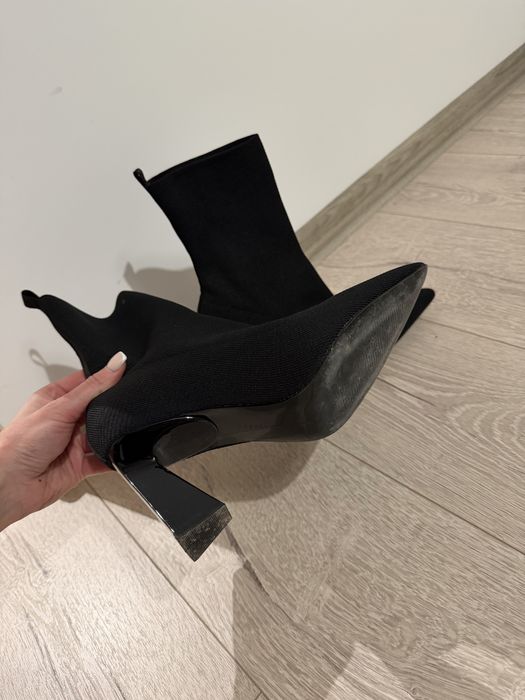 Черни боти тип чорап с ток Reserved