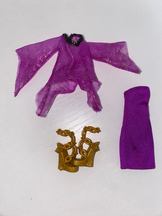 Оригинальные аксессуары и одежда для кукол Monster High