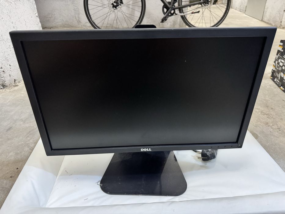 Dell UltraSharp U2412M, de 24”, cu panou IPS și rezoluție 1920×1200