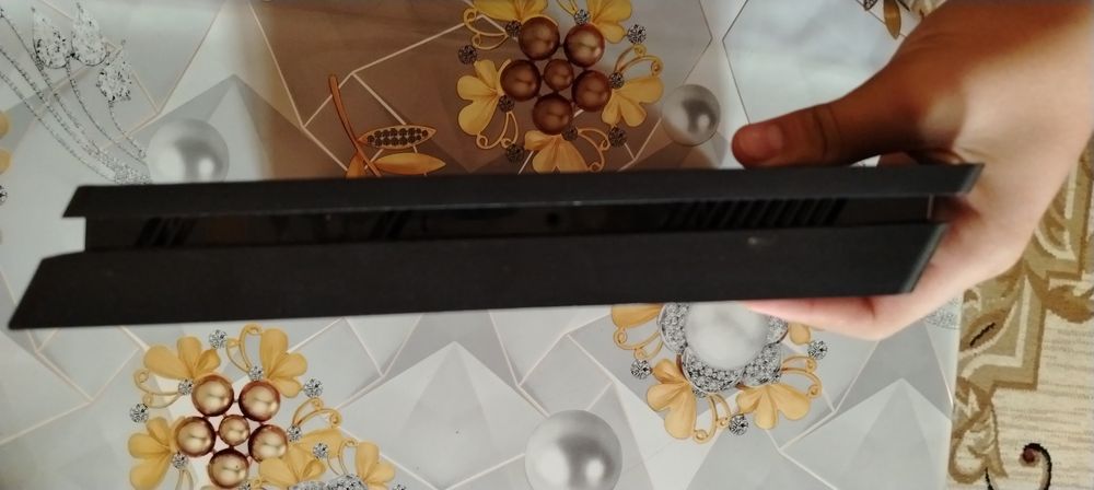Продам SONY плейстейшн 4 слим