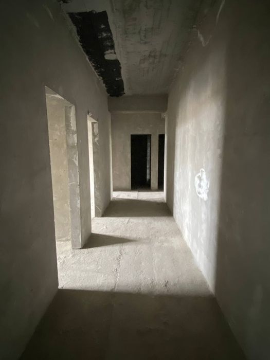 Toshkent tumanida yangi qurilgan 3 xonali kvartira sotiladi