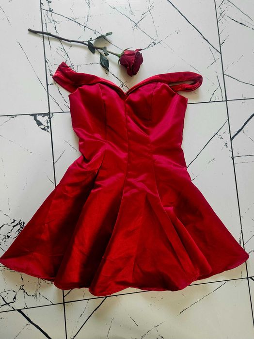 Нова секси елегантна рокля