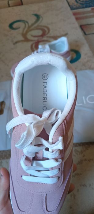 Продаётся кросовки женские