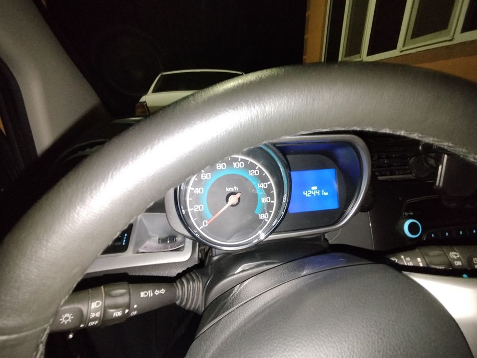 Spark sotiladi 2022 yil narxinj kelishamiz