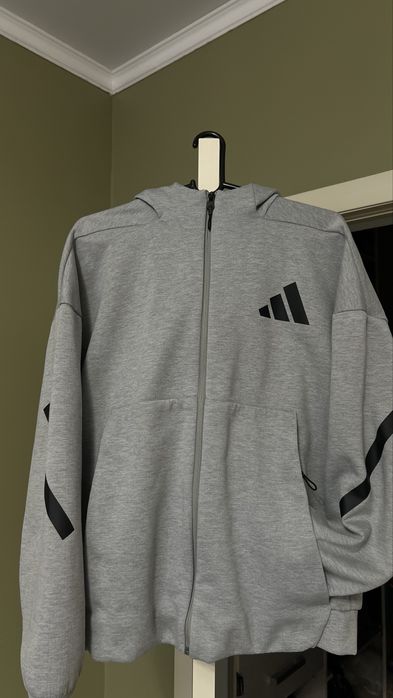 Адидас кофта оригинал.