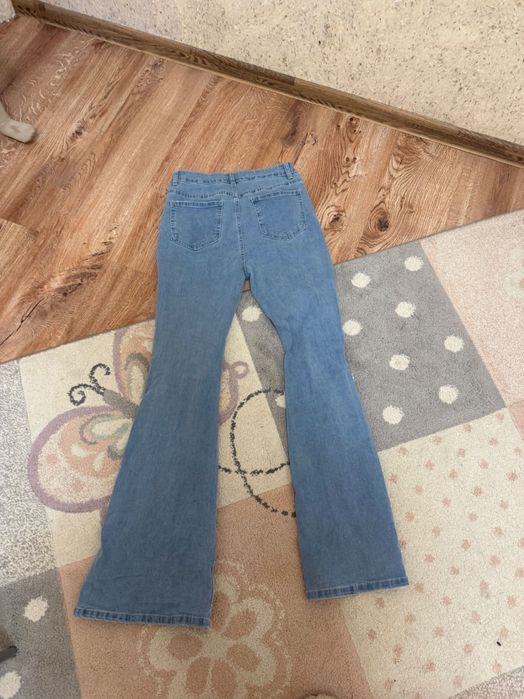 Дънки със широк крачол