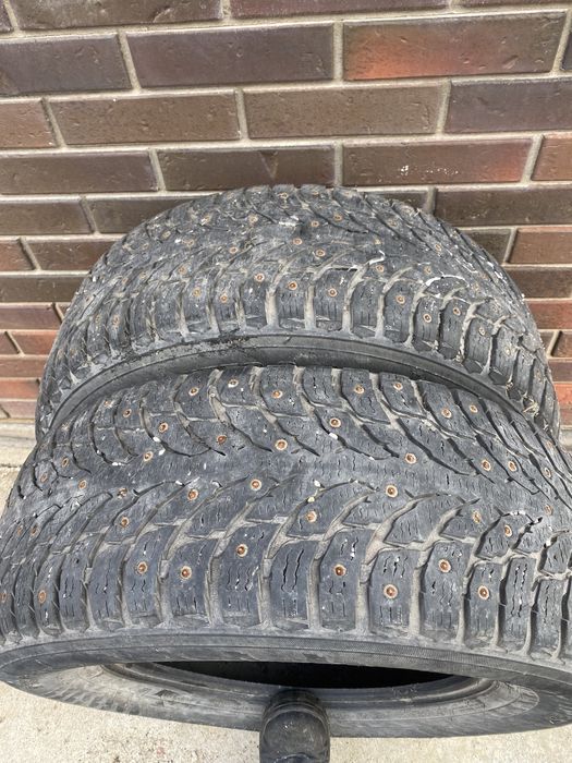 Продаю шины 265/65/17. Шипованные в хорошем состоянии