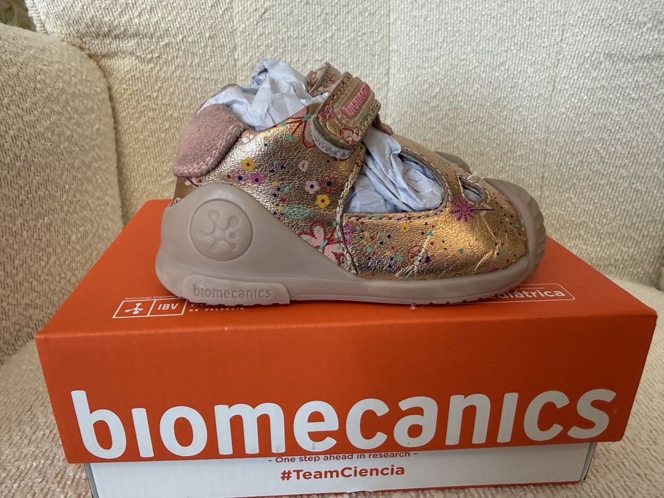 Pantofi Biomecanics - marimea 19