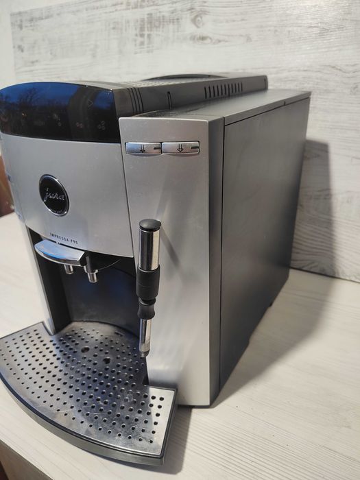 ГАРАНЦИЯ ! JURA Impressa F90 Touch/ Кафеавтомат - робот