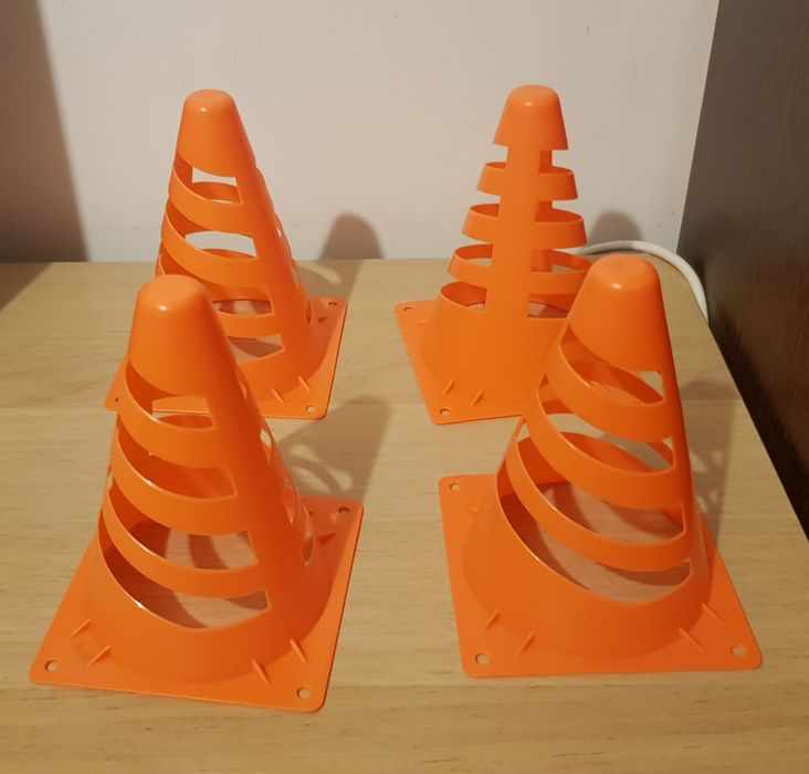 Conuri bicicleta, role sau trotineta, pentru copii.