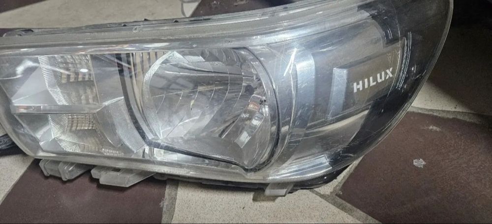 Фара передняя левая Hilux 2015/2018