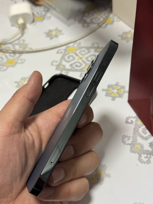 Продам айфон 12про