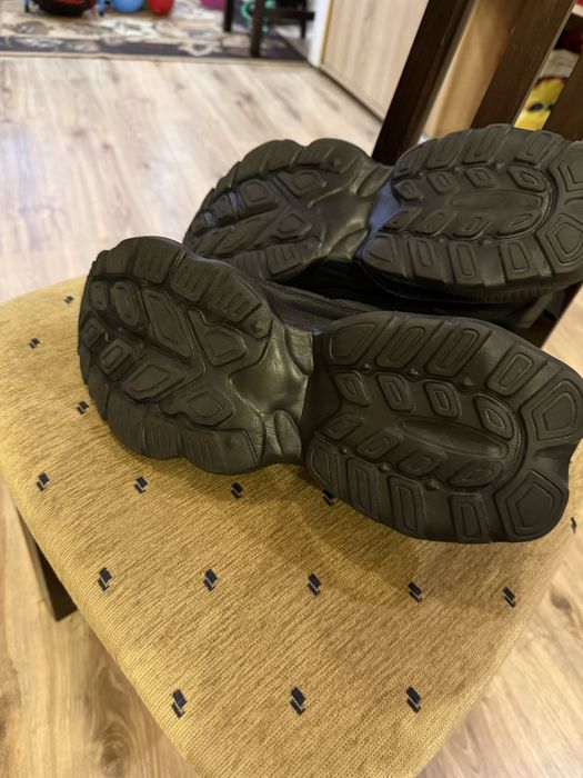 Продавам работни обувки с метално бомбе