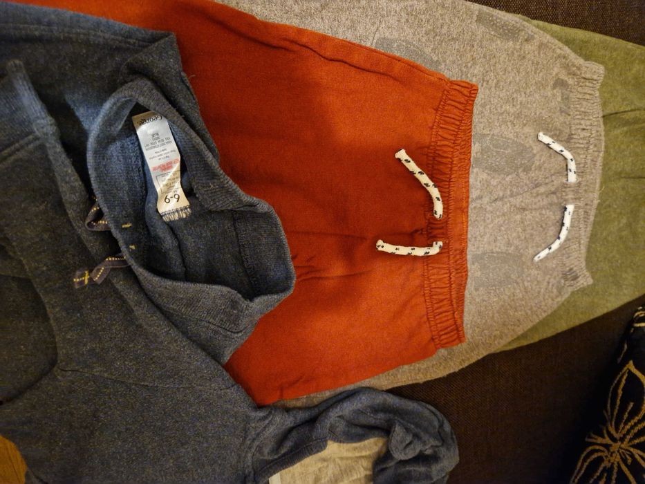 Set haine pantalonii si o bluza de trening