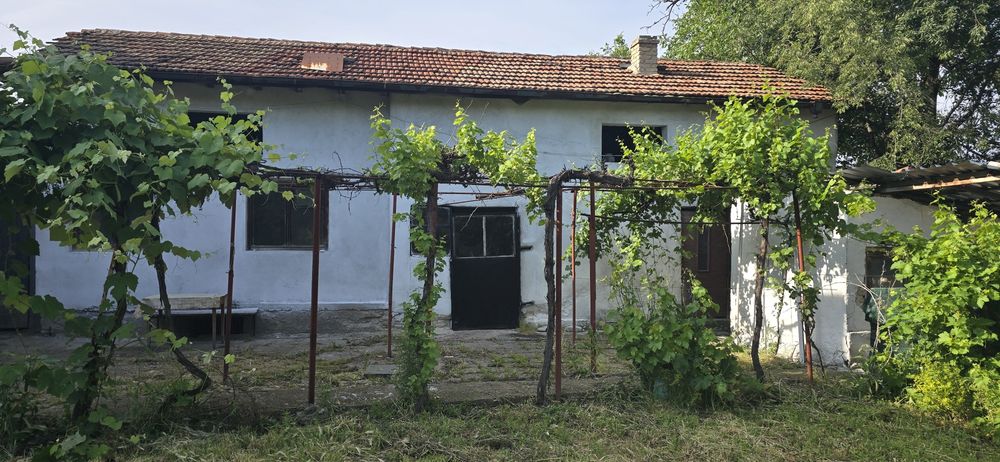 Продавам 2 къщи в Катуница
