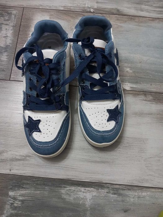 Маратонки чисто нови неносени