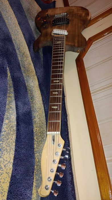 Шикарная электро гитара! Звучание класс + низко струны лежат, удобная!