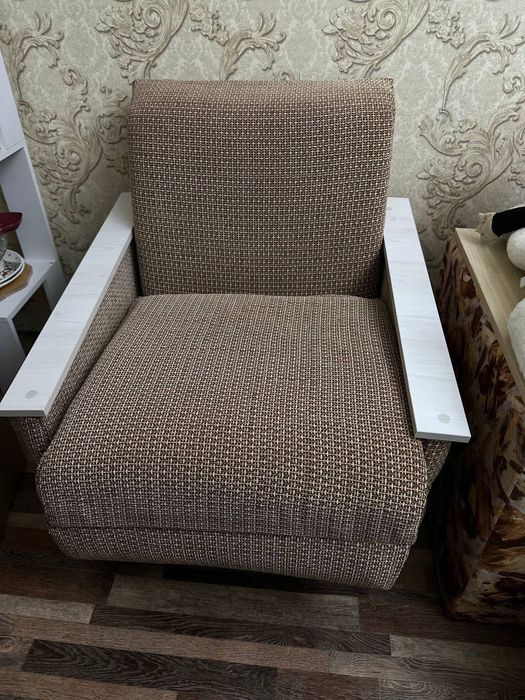 Отдам даром мебель, шифонер, стол, кресло