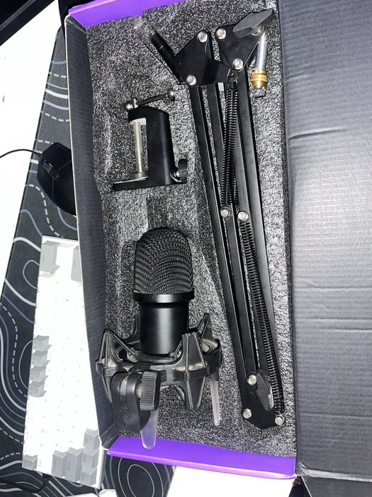 Fifine K651 USB mikrofon RGB, komplet yaxshi holatda