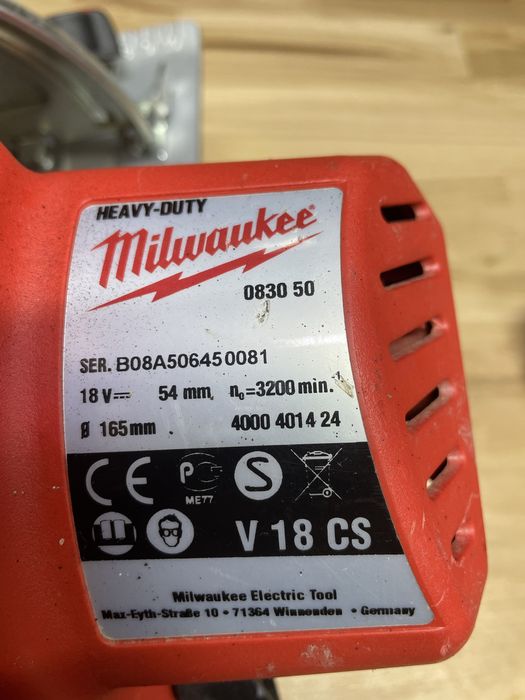 Vand circular Milwaukee V18CS impecabil