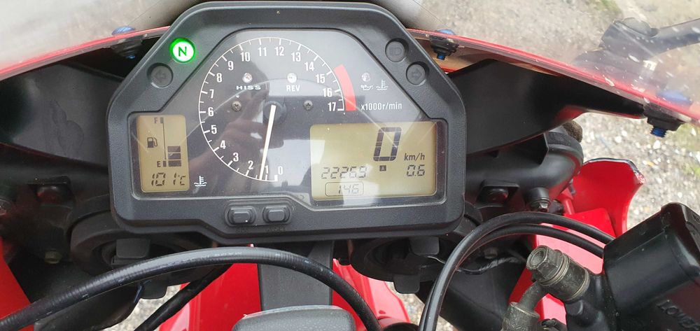 Продавам Honda CBR 600RR - като НОВ !