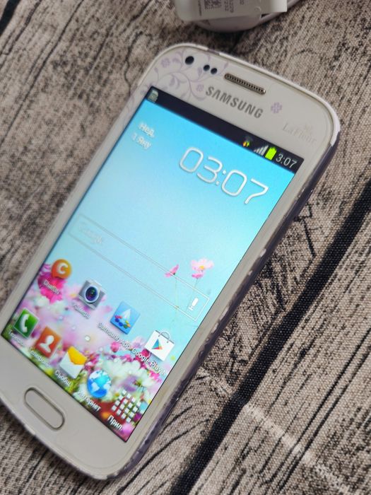 Смартфон Samsung Galaxy S Duos GT-S7562 White La Fleur 4GB, бял цвят