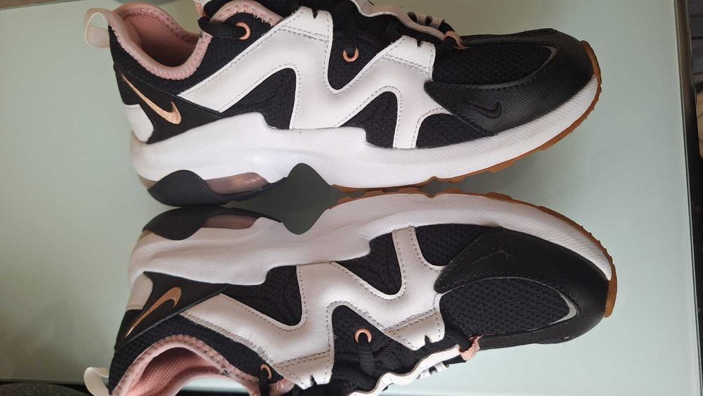 Дамски маратонки Nike Air Max Graviton – Номер 40