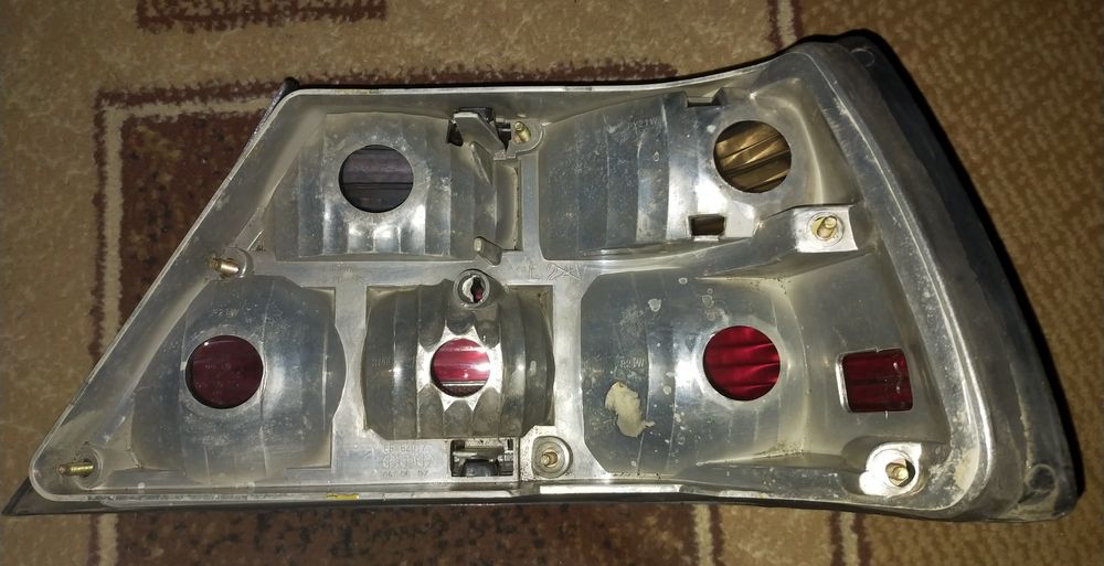Задний левый фонарь на Мерседес