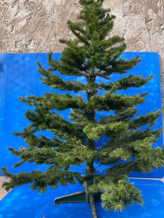 Brad artificial-Brad artificial verde + suport –demontabil –stare bună