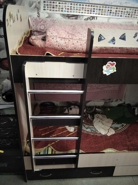 Детская кровать этажерка