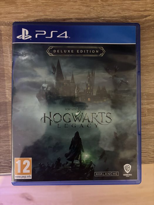 Playstation 4 + Два джойстика и три игри