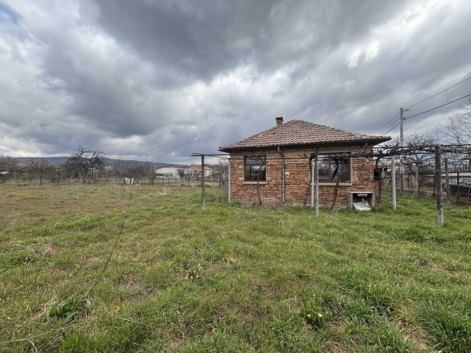 КЪЩА с ГОЛЯМ ДВОР в с. Васил Левски