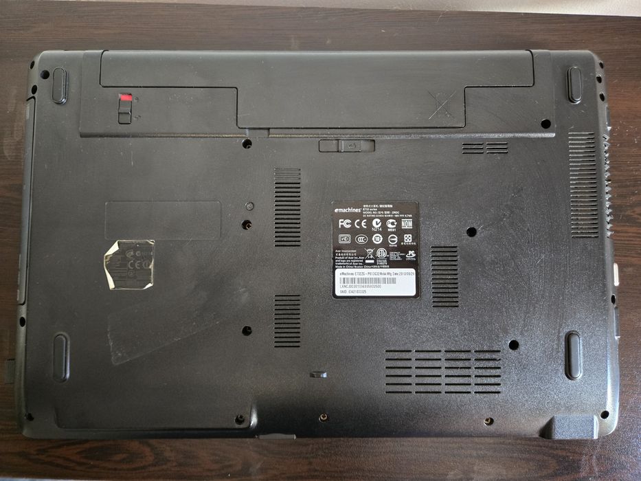 Продавам лаптоп eMachines E732ZG