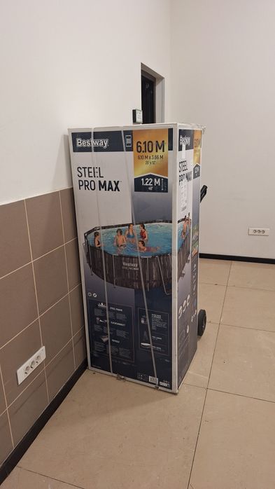 Vand piscina ,dimendiunile din fotografie. Este sigilata.