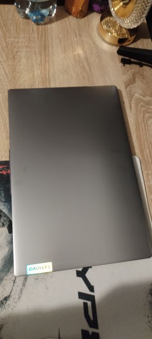 Vând leptop nou nouț Lenovo 8GB ram rayzen 3 și 512gb ssd