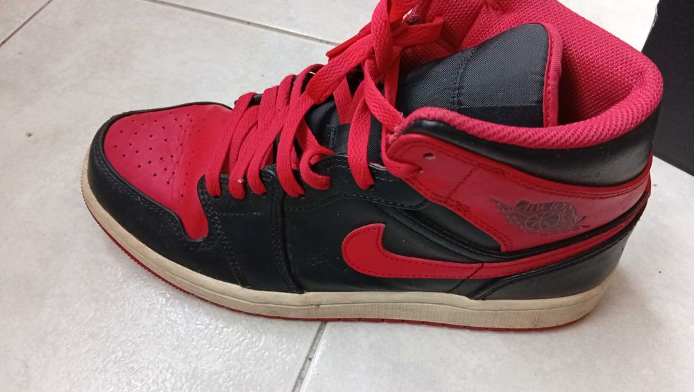 Маратонки Nike Jordan mid,отлични,удобни.