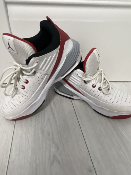 Jordan Max Aura 5 Red (redus de la 350)