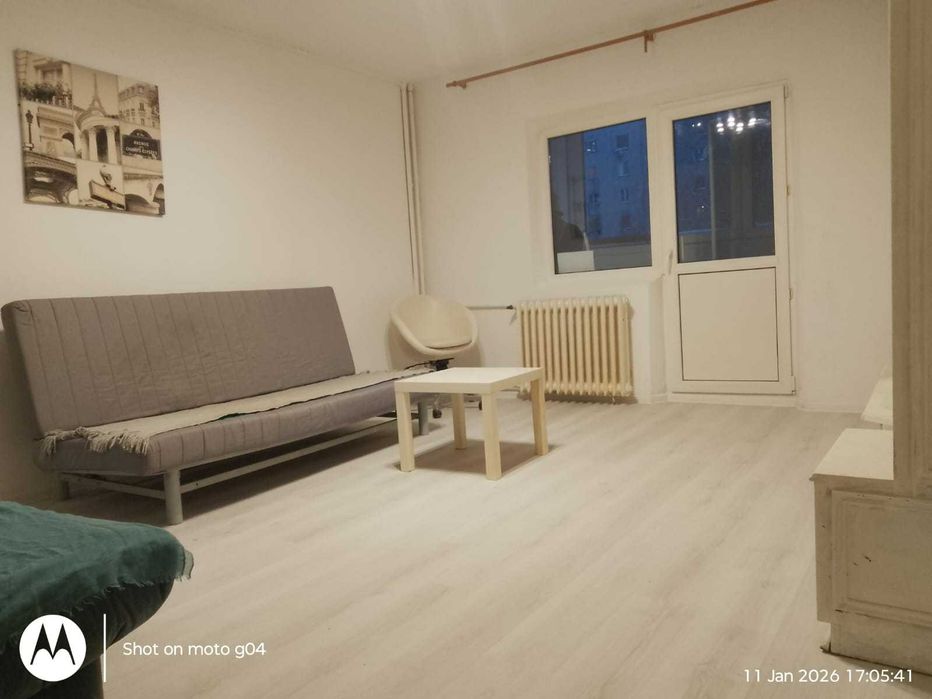 Particular inchiriez apartament 3 camere