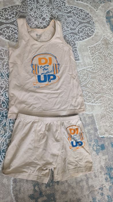 Продам детские футболки