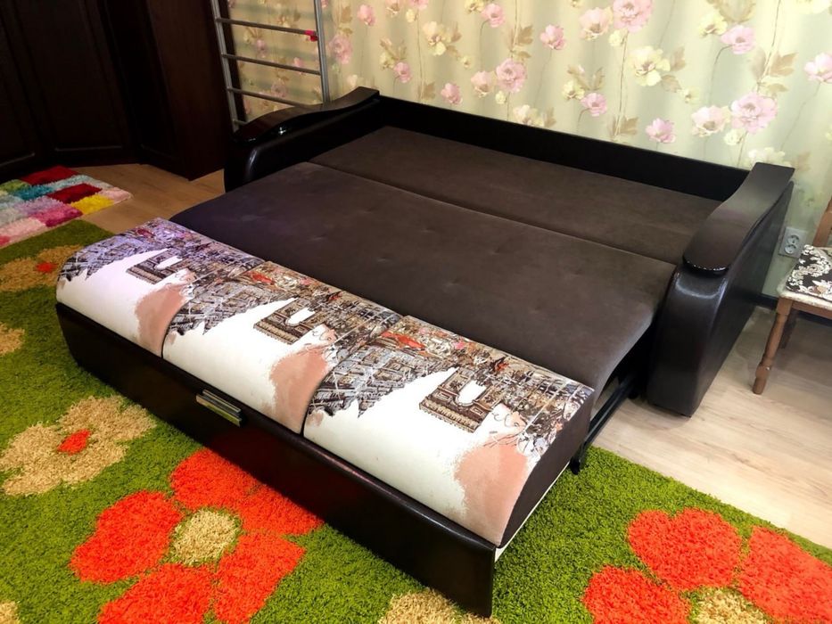 продается кожаный диван