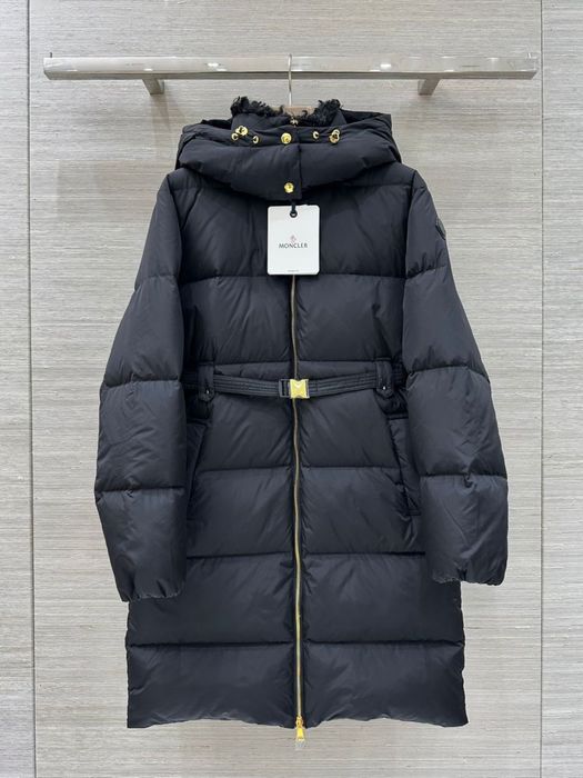 Продается пуховик Moncler