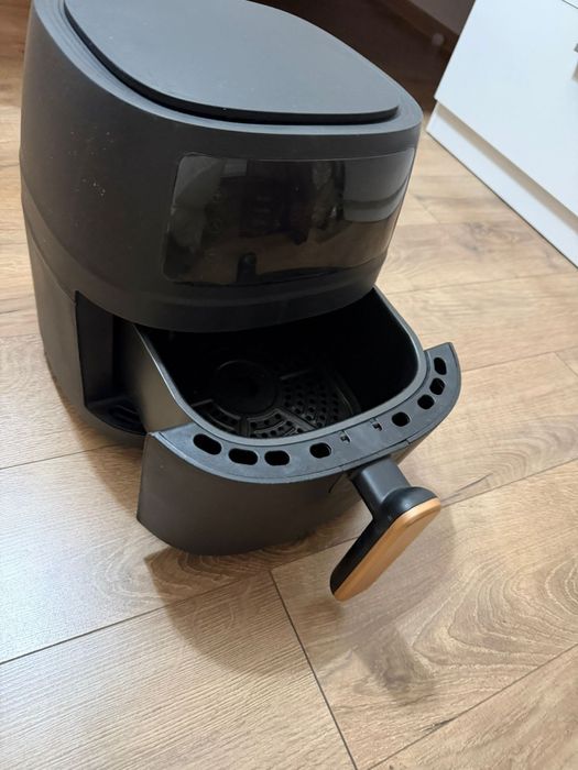 Vand Air Fryer ca nou