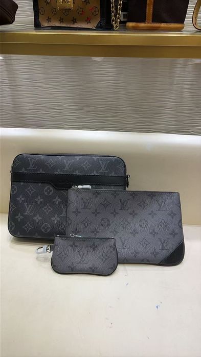 Louis Vuitton Trio Messenger