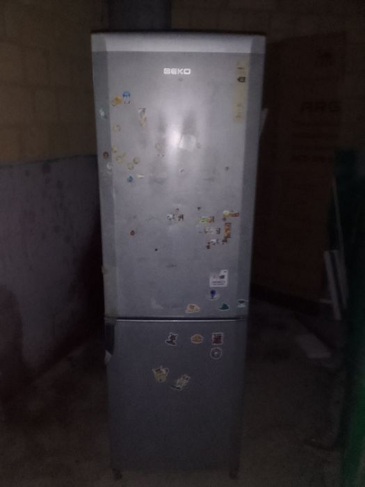 Холодильник б/у продаётся