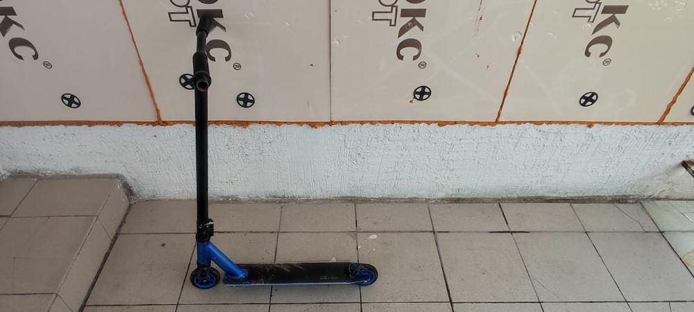 Продаю самокат трюковой